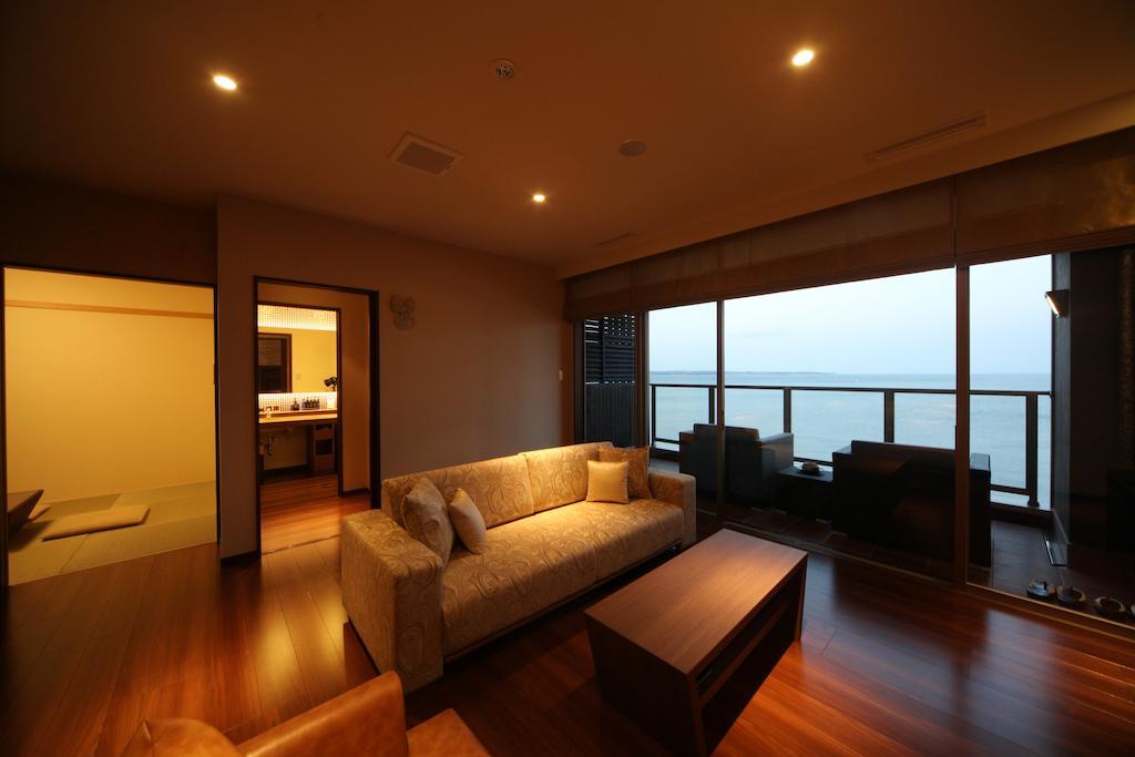 منتجع أمان سيكاي  بيبّ الغرفة الصورة A living room in a typical apartment